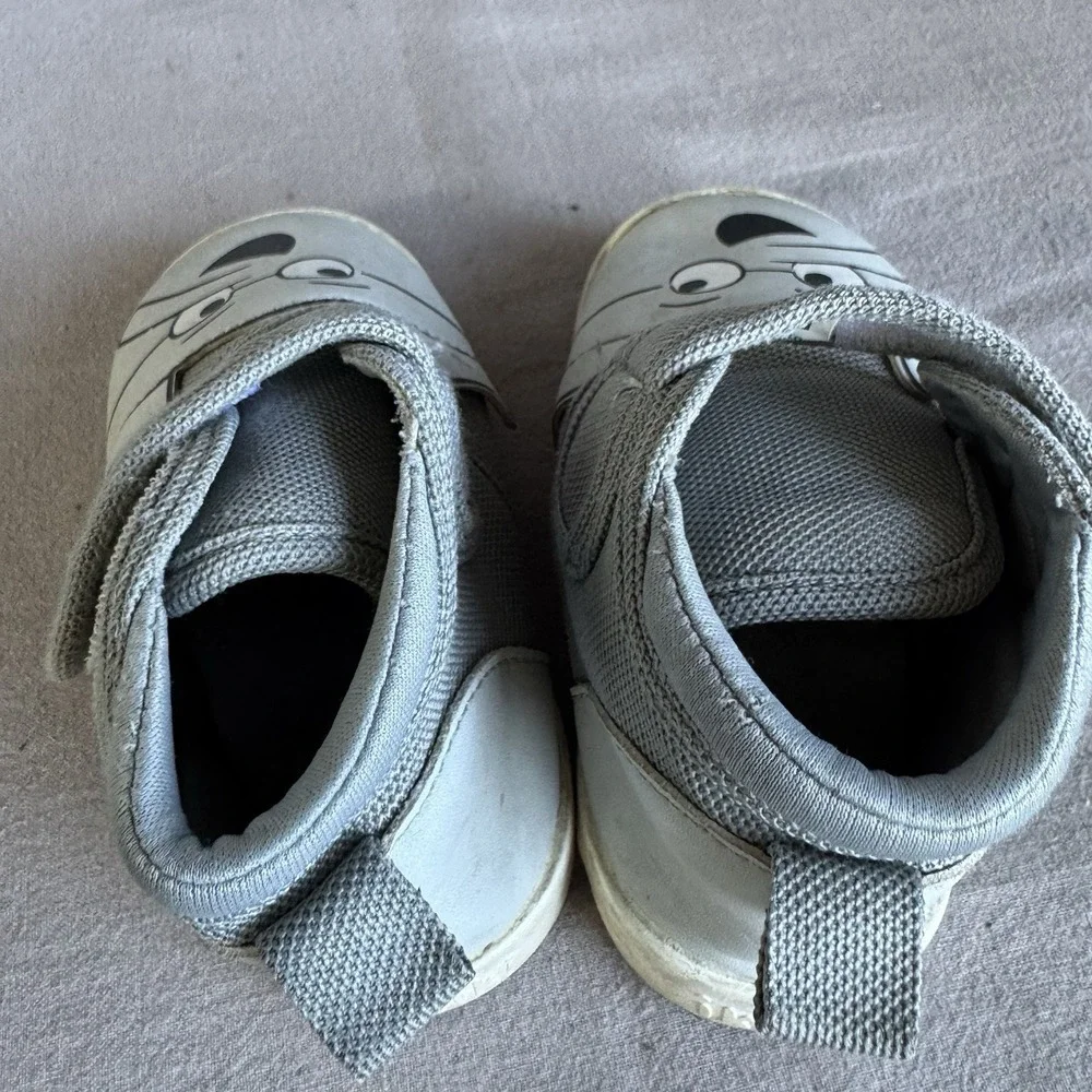 Size 4c - ikiki Mo Willems' Elephant Gerald Squeaky Toddler Shoes V1‎ | Gray